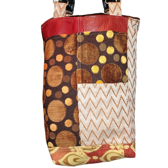 Tote - Picture 1 of 2